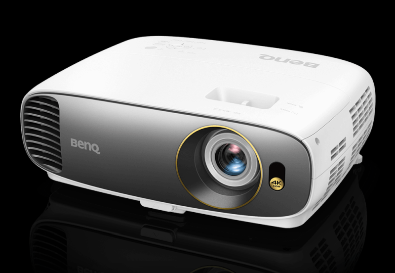 BenQ 4K UHD HDR Kompakt Projektör modeli W1700 ile 8,3 milyon piksel ve  4K UHD performansı sağlayan ev sinema projektörünü tanıttı.