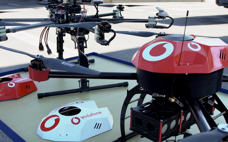Vodafone, dünyanın ilk hava trafik kontrolü drone takip ve güvenlik teknolojisi denemelerini başlattığını duyurdu.