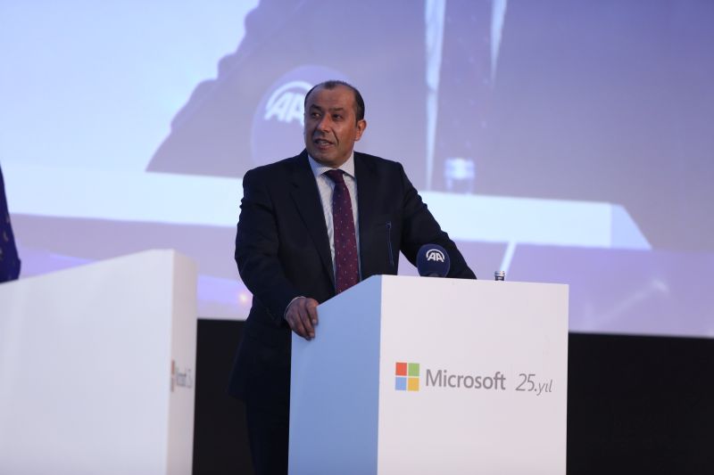 Microsoft Türkiye Genel Müdürü Murat Kansu’nun ev sahipliğinde kamunun dijital dönüşümü, siber güvenlik ve kişisel verilerin gizliliği konularının ele alındığı Microsoft Ankara Zirvesi ’nin bu yıl 6’ncısı gerçekleşti. 