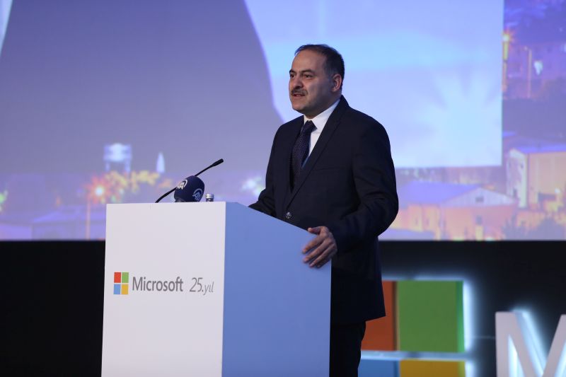 Microsoft Türkiye Genel Müdürü Murat Kansu’nun ev sahipliğinde kamunun dijital dönüşümü, siber güvenlik ve kişisel verilerin gizliliği konularının ele alındığı Microsoft Ankara Zirvesi ’nin bu yıl 6’ncısı gerçekleşti. 