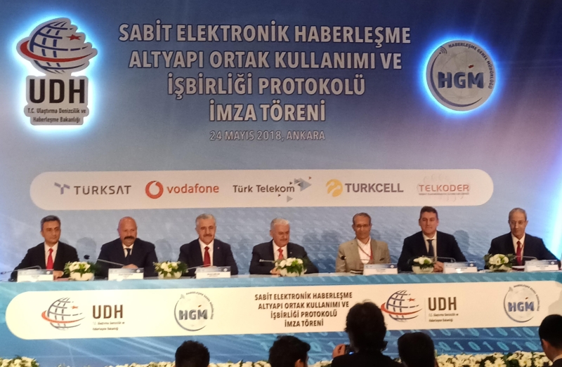 Türk Telekom CEO’su Paul Doany, fiber altyapının ortak kullanımı için yaptığı açıklamada, Başbakan Binali Yıldırım ile Ulaştırma, Denizcilik ve Haberleşme Bakanı Ahmet Arslan'ın katıldığı törenle Sabit Elektronik Haberleşme Altyapısının Kiralanması Protokolü imzalandığını hatırlatarak, protokolle fiber altyapının ortak kullanım yolunun açıldığını söyledi.